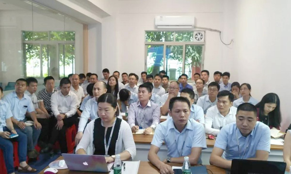 聚焦目的，，，，，，全力以赴——2018年ag真人国际年中聚会圆满举行